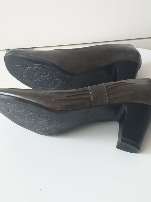 Buty 38 czółenka na obcasie khaki