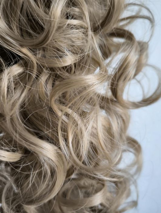 Шиньон на крабику, пишний хвіст, штучне волосся