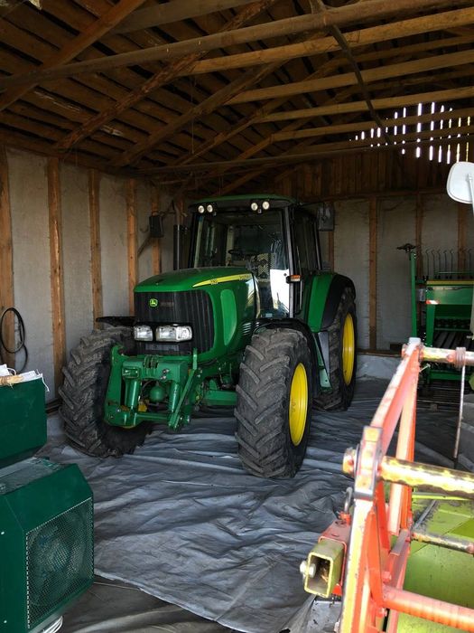 Трактор John Deere 6620