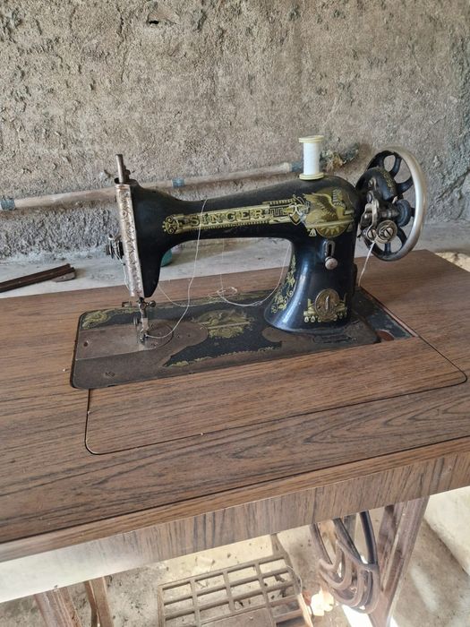 Máquina de costura Singer antiga
