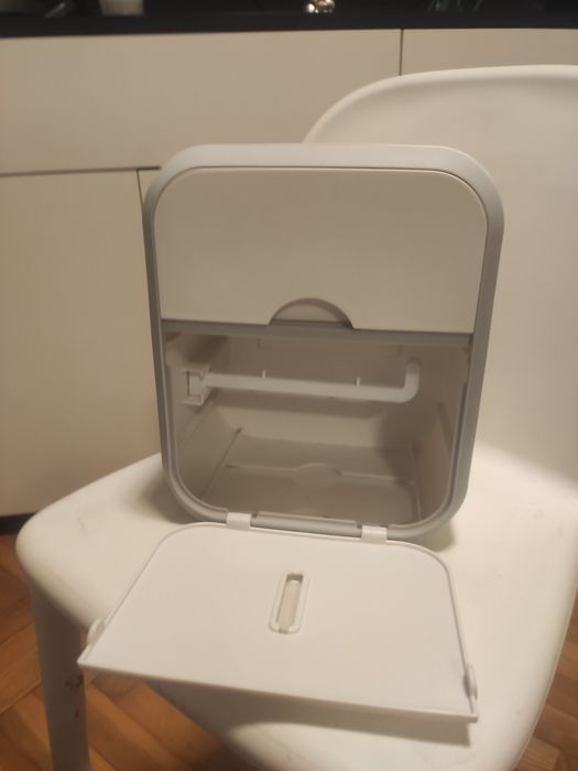 Porta papel higiénico com uma gaveta