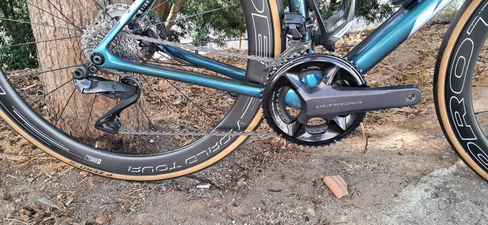 Ktm revelator com ultegra di2 e rodas carbono