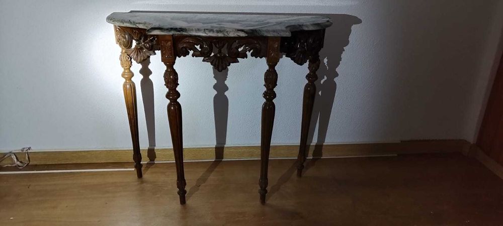 Mesa de Entrada em Madeira com Tampo em Pedra