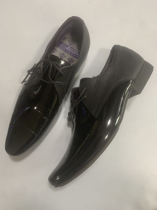 Черные мужские туфли