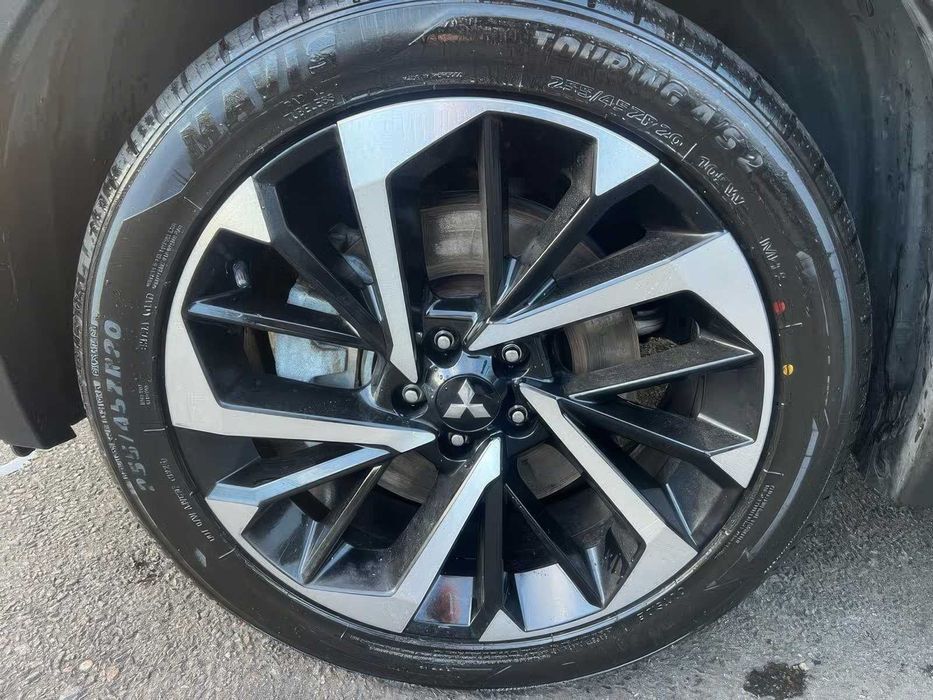 Mitsubishi outlander      2022