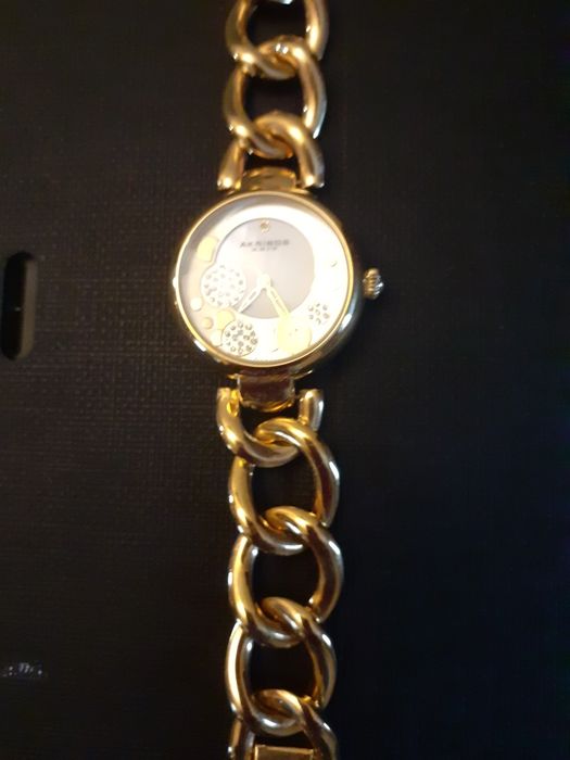 Relógio novo muito bonito NOVO