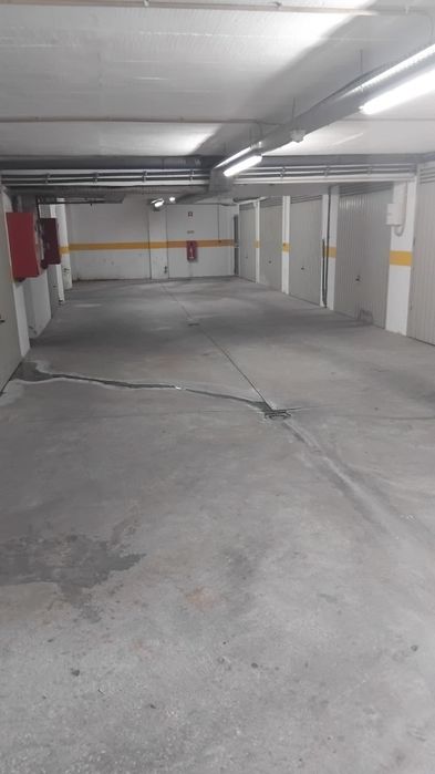 Aluguer de garagem box na Rinchoa
