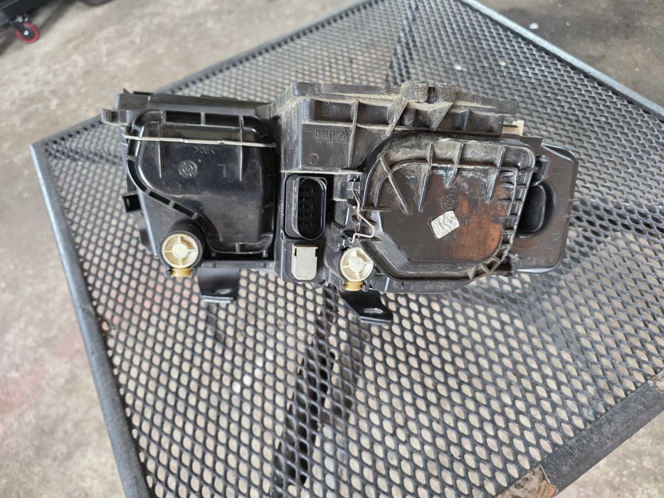 lampa lewa przód przednia Audi a4 b6 02 rok Europa oryginalna 2.0 benzyna