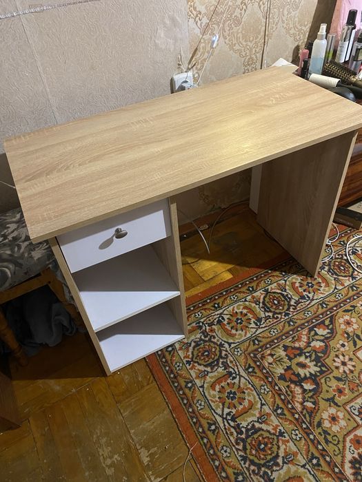 Стол письменный б/у в идеальном состоянии