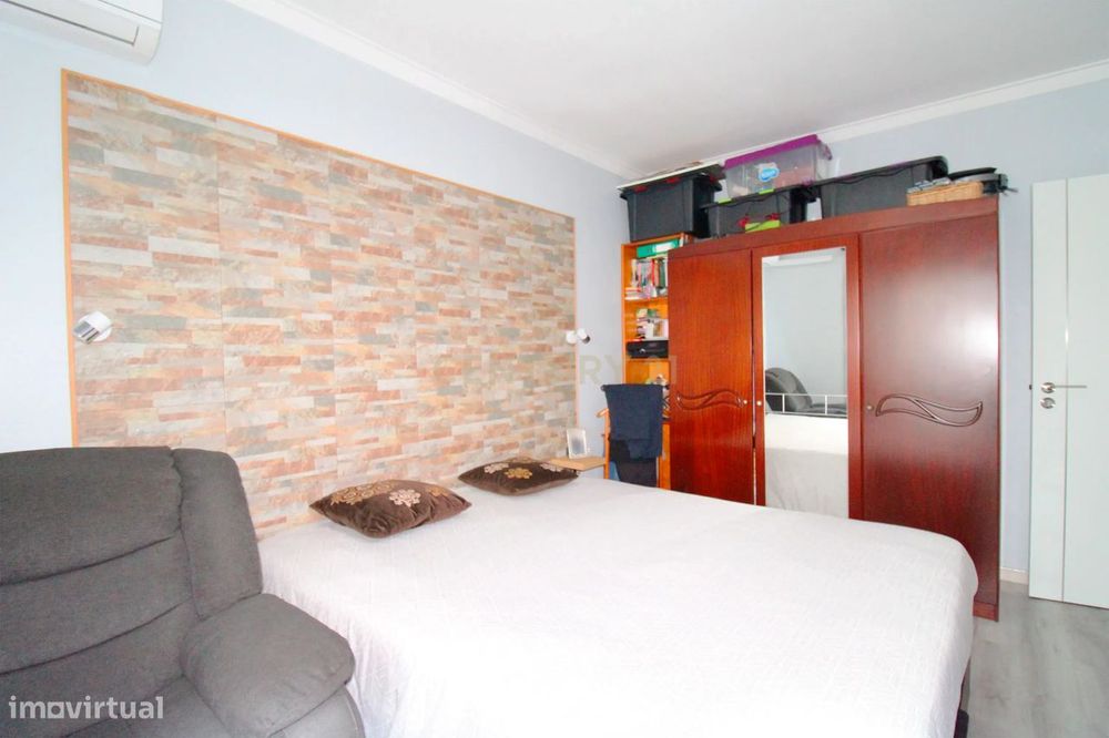 Disponível T3 Remodelado na Torre da Marinha a 2 minutos do Rio Sul Sh