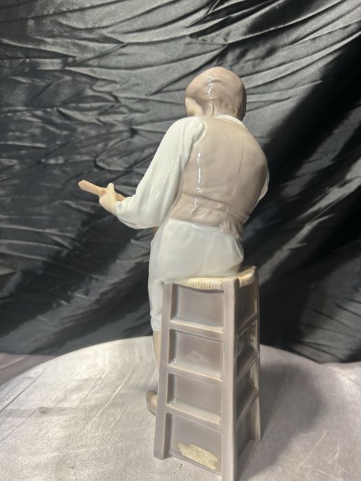 Porcelanowa figurka NAO Spain – mężczyzna grający na mandolinie