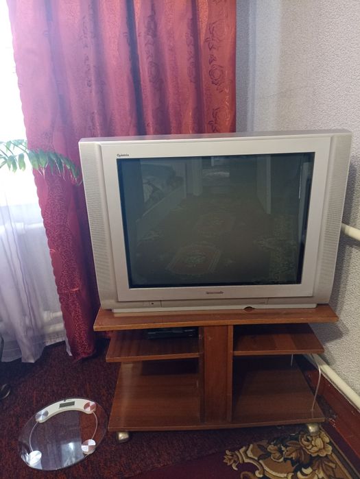 Телевізор у відмінному працюючому стані