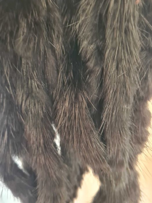 Продам жіночі норкові шарф і шапку.