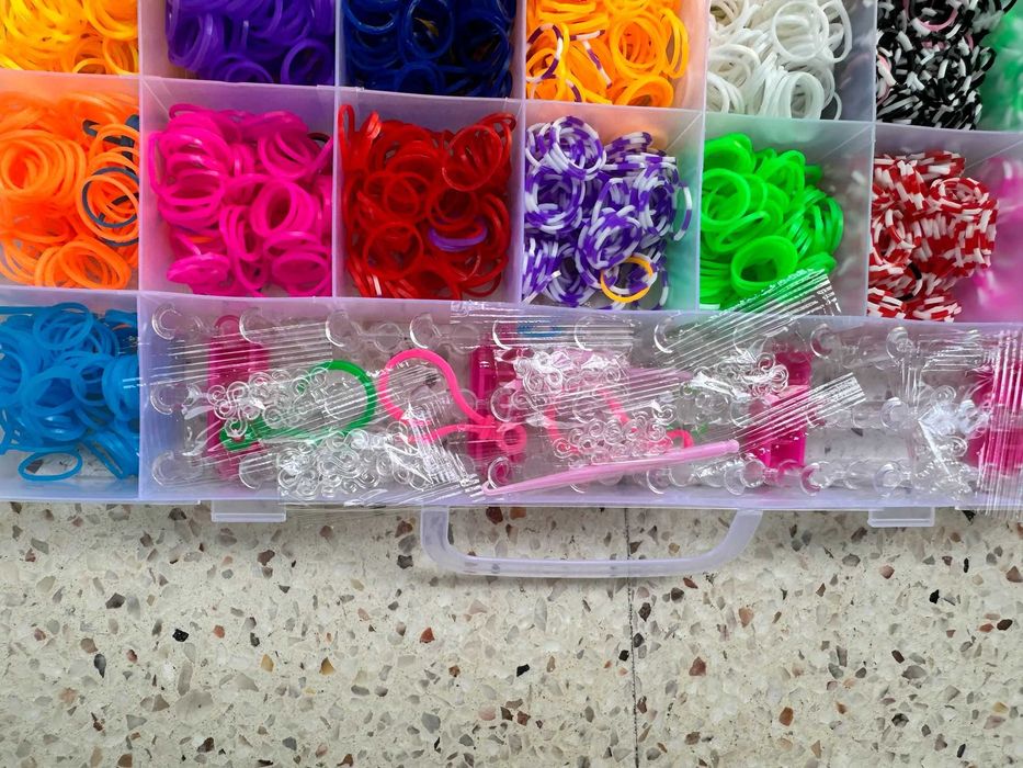 Mala Kit de Fazer Pulseiras - Novo!