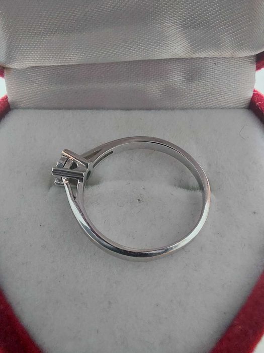 Pierścionek Apart - białe złoto próba 585 z brylantem