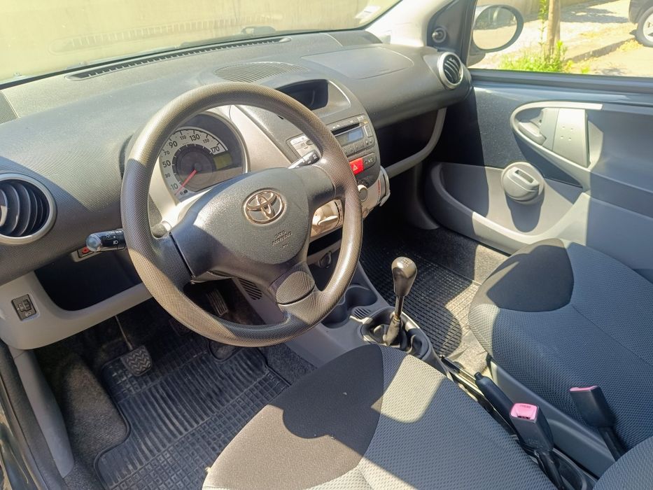Toyota Aygo 1.0 a gasolina de 2006
Com 122 mil quilómetros 
Revisão feita até