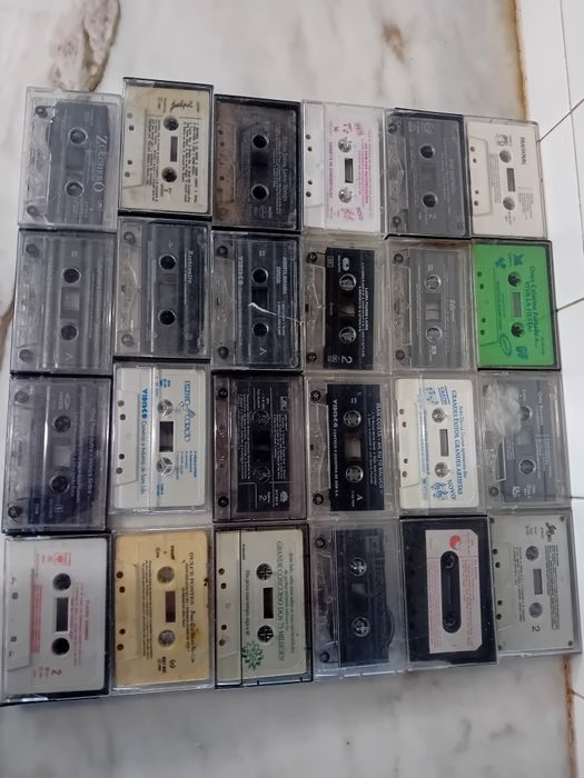 Conjunto de 24 Cassetes Diversas Sem Panfleto