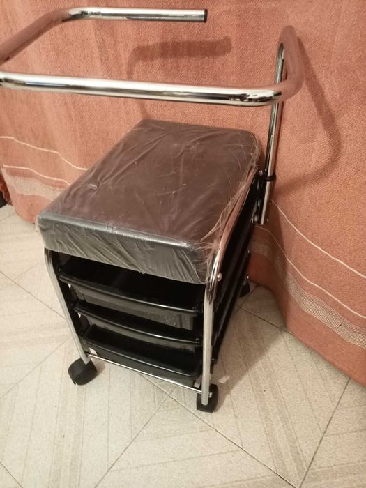 Banco de Manicura em bom estado