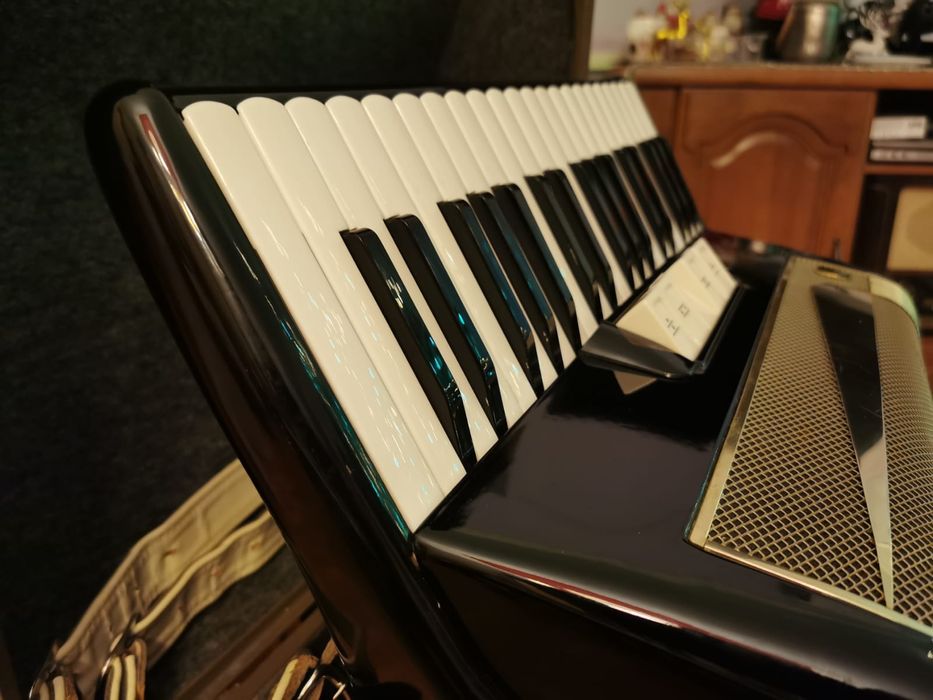 Akordeon Hohner Lucia III z futerałem