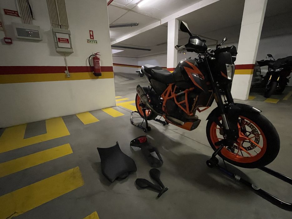 KTM Duke 690 R + Extras