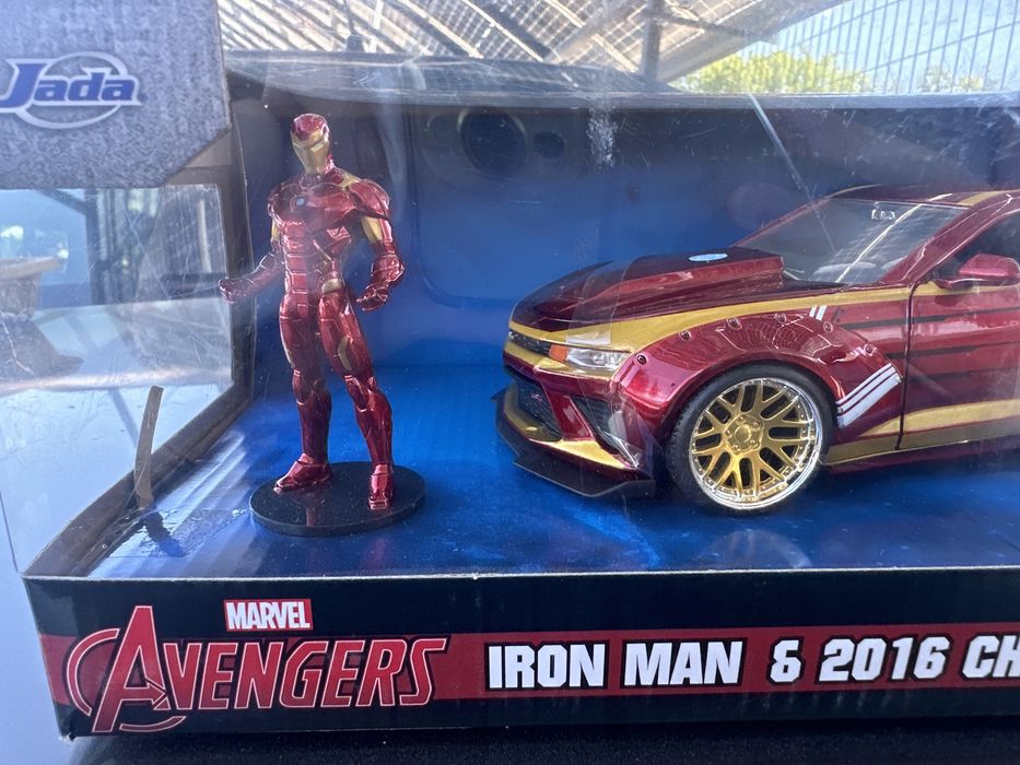 Колекційна модель Iron Man&2016 Chevrolet Camaro