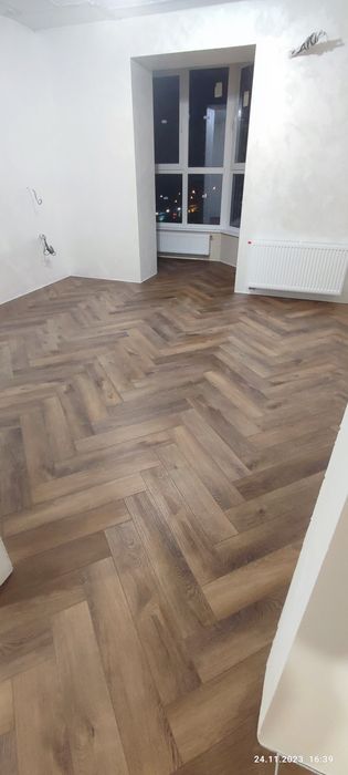 Укладка ламінату, паркетної дошки, вінілового покриття