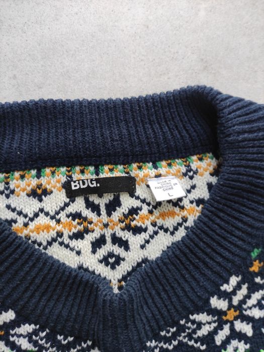 Krótki wzorzysty sweter sweterek BDG rozmiar L ciepły na zimę Crop top