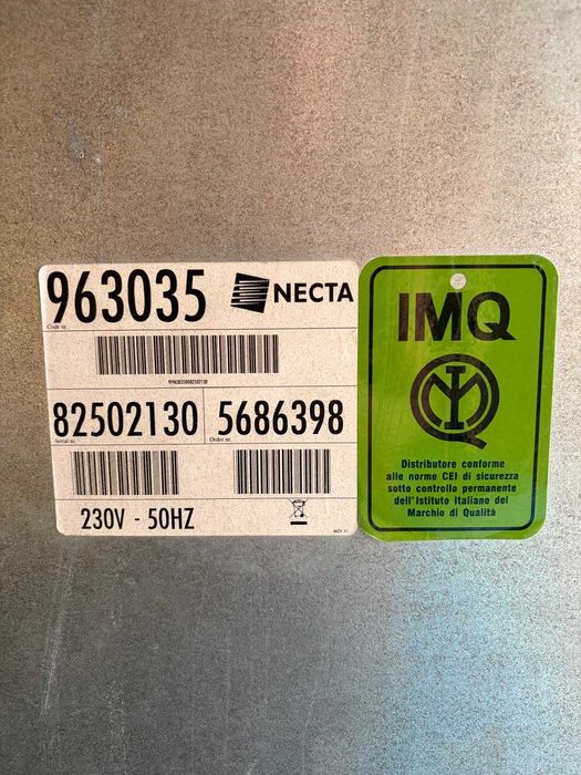 Automat vendingowy Necta Snakky 6-30 + wrzutnik CashFlow 690