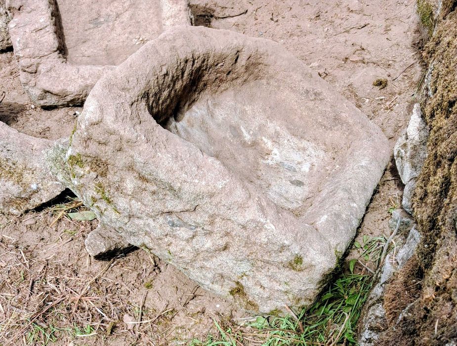 pedra conca da cunca rústica centenária