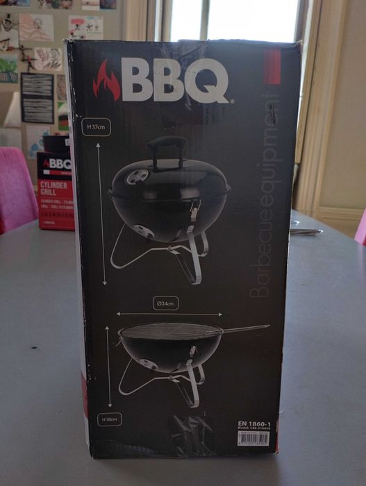 Barbecues redondo - Novo em caixa. Nunca utilizado. H37cm X D34cm Model: C80-216030