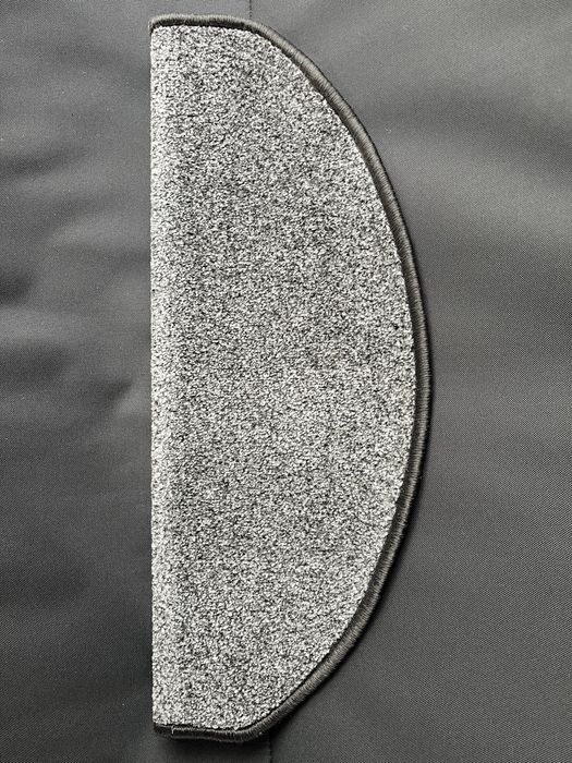 Różne nakładki schodowe