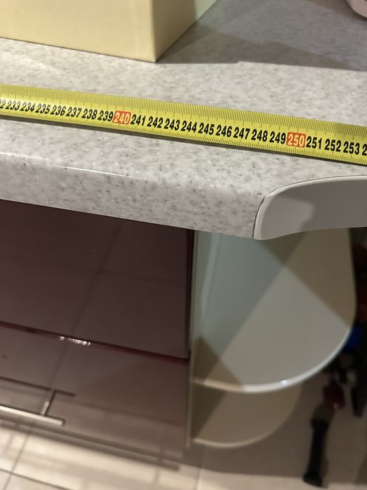 Кухонный гарнитур , нижняя часть ,в илеальном сомтоянии