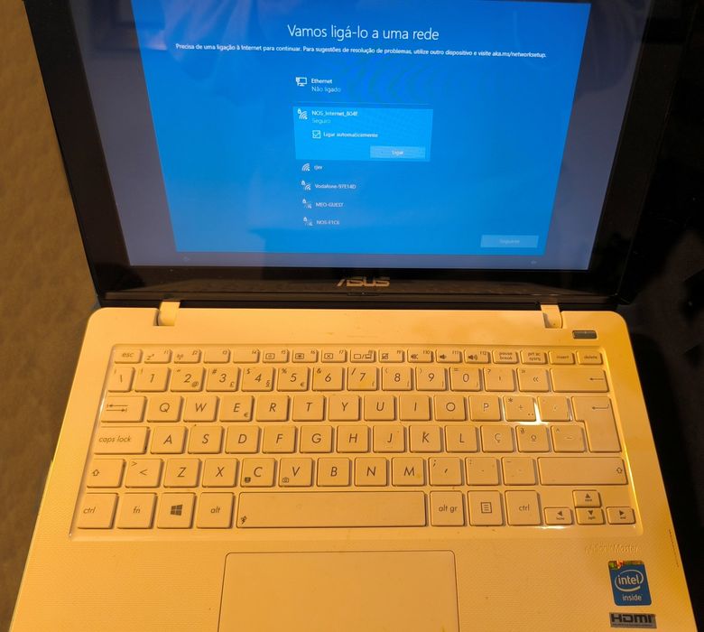 Computador Notebook ASUS X200CA
Notebook ASUS X200CA

Ecrã touch 10.1''
HD 500G
4G RAM
Bateria nova e carregador não de origem
Ofereço rato Microsoft