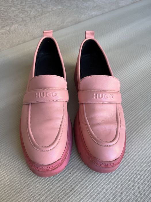 Лофери бренду Hugo