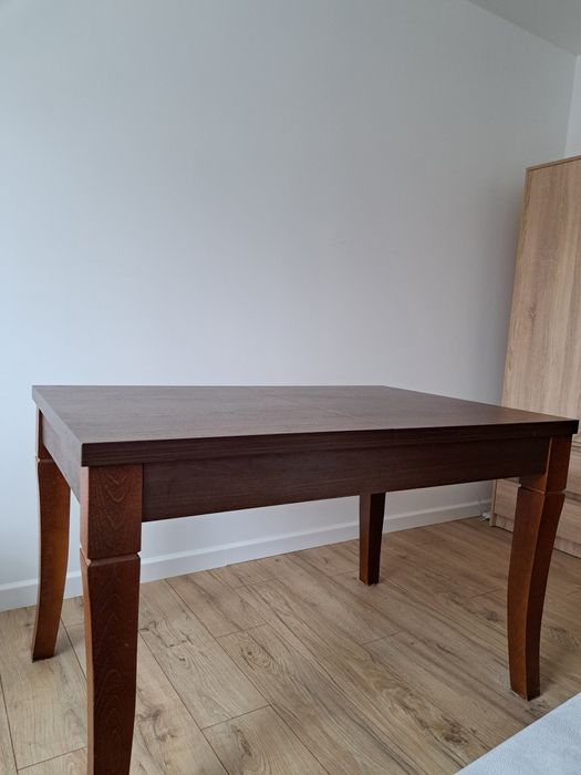 Stół w bardzo dobrym stanie