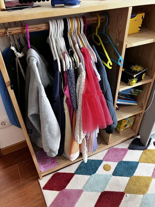 MONTESSORI armário infantil aberto