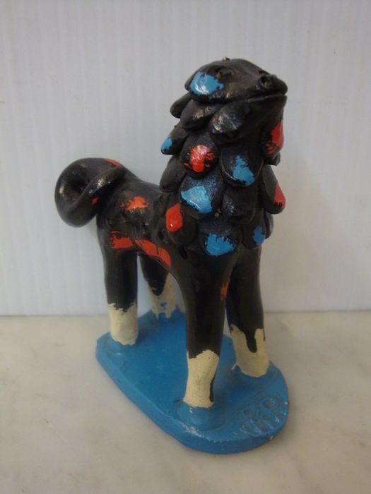 Peça antiga em terracota da Rosa Ramalho