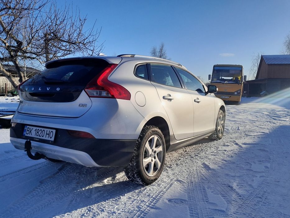 Volvo v40 кроскантрі