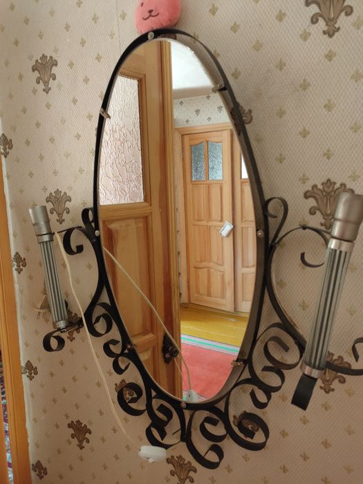 Зеркало с под светкой двух ламп .Ретро .