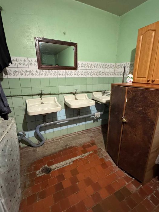 Продаж 2 кімнати в гуртожитку Виставка