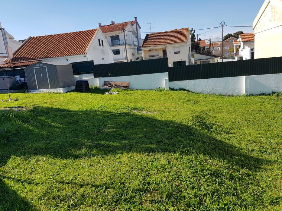 Vendo/Permuto Terreno 1.190 m² c/benfeitorias Charneca de Caparica
