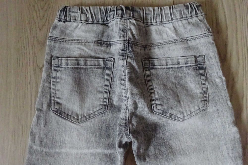NOWE z metką jeansy chłopięce na gumce r. 140 - Zeeman