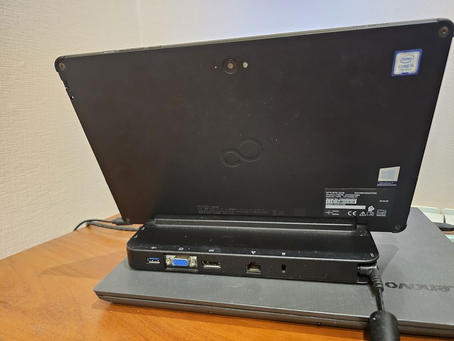 Планшет Fujitsu stylistic q738 8/512