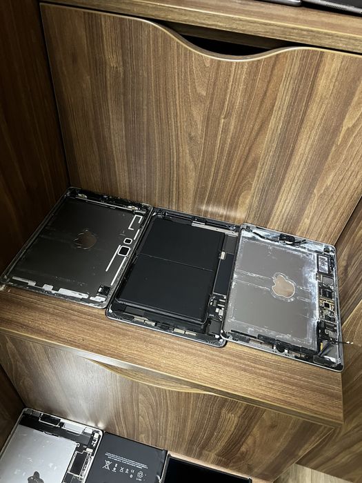 ЛОТ Ipad/Iphone/airpods працюють!