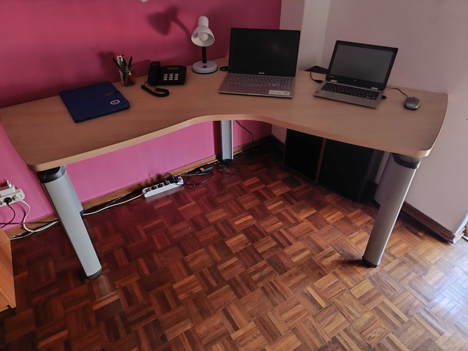 Secretaria e cadeira