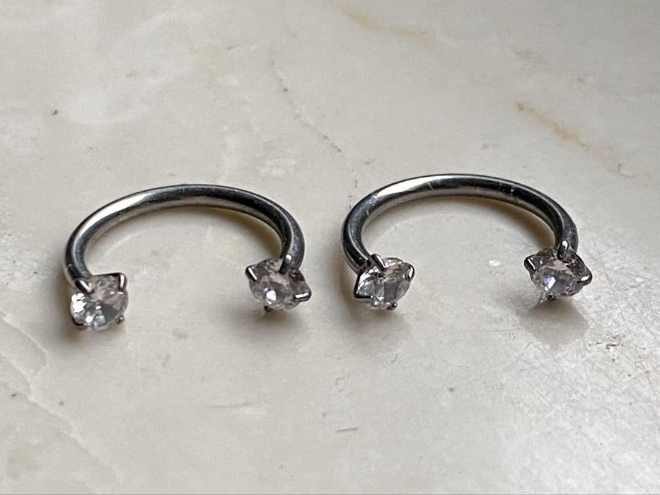 Unisex kolczyk 10 mm piercing 16 G kółko podkówka Tytan