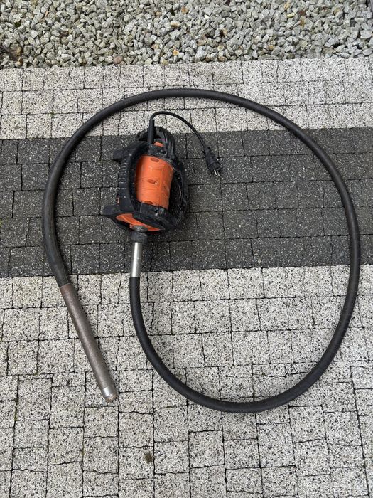 Wibrator do betonu wraz z buławą wibrująca