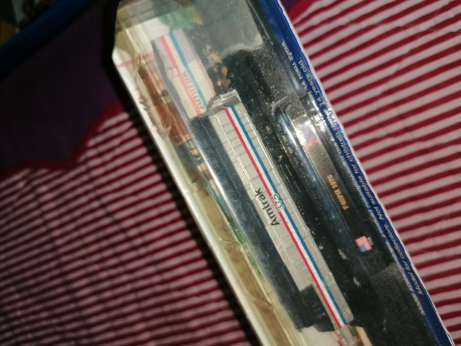 Model kolekcjonerski - F40PH-Lokomotywa pociąg Amer com