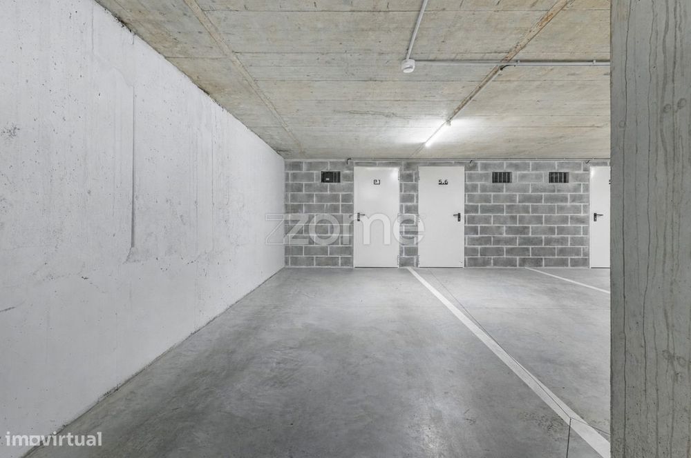 T3 triplex semi-novo com garagem e arrumos - Cond. Terracotta, Porto