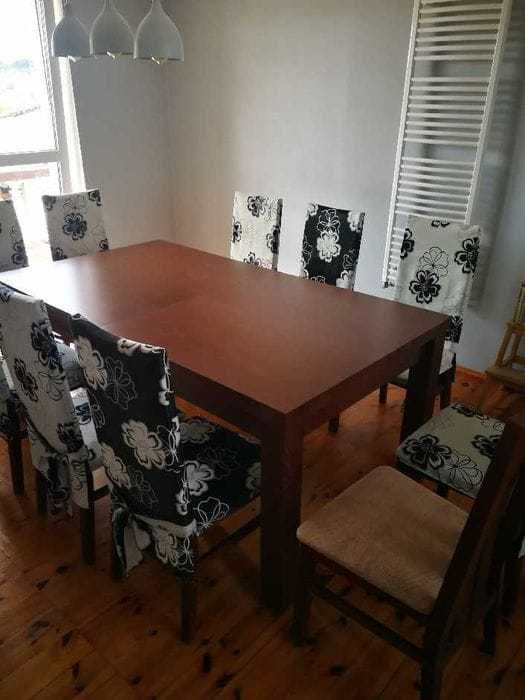 Stół rozkładany z krzesłami